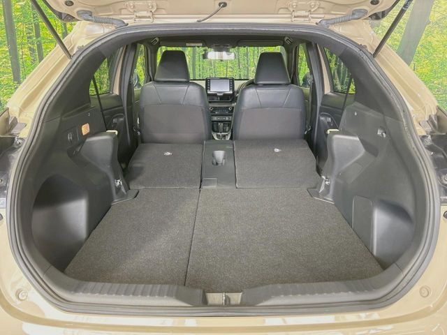 ���i�̂���������ʋ΁A���}���ɏ\���ȉ׎��X�y�[�X���m�ۂ��Ă���܂��B�Z�J���h�V�[�g��|���ƁA�傫�ȉו��̐ύڂ��\�ł���