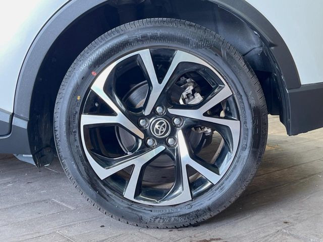 �y����18�C���`�A���~�z�C�[���z�O�ςɃ}�b�`���������A���~�z�C�[���𑕒����Ă���܂��B�e��ЊO�A���~�z�C�[����A�X�^�b�h���X�^�C�����戵�����Ă���܂��B���񂲑��k����������