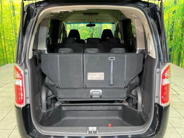 ���i�̂���������ʋ΁A���}���ɏ\���ȉ׎��X�y�[�X���m�ۂ��Ă���܂��B�Z�J���h�V�[�g��|���ƁA�傫�ȉו��̐ύڂ��\�ł���