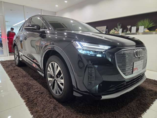 Q4スポーツバックe-tron40 アドバンスド