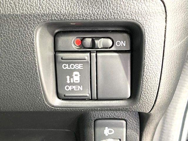 �y�p���[�X���C�h�h�A�z�X�}�[�g�L�[��^�]�Ȃ̃X�C�b�`�ŃX���C�h�h�A�̊J���\���d��������͂����ăh�A���J����K�v�������A���������q�l�ł��A�d���ו��������Ă��鎞�����N�ɊJ���߂ł��܂���