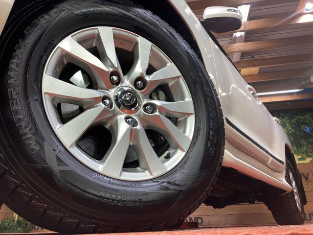【純正18インチアルミホイール】外観にマッチした純正アルミホイールを装着しております。各種社外アルミホイールや、スタッドレスタイヤも取扱いしております。是非ご相談ください♪