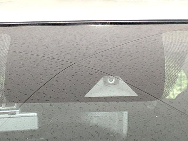 �y�C���e���W�F���g�G�}�[�W�F���V�[�u���[�L�z�t�����g�J�����őO���̎ԗ�����s�҂����m�B�Փ˂������Ȏ��͏Փ˔�Q�y���u���[�L���쓮�A�Փˉ�����T�|�[�g�B�����S�Ƀh���C�u�����y���݂��������܂��B