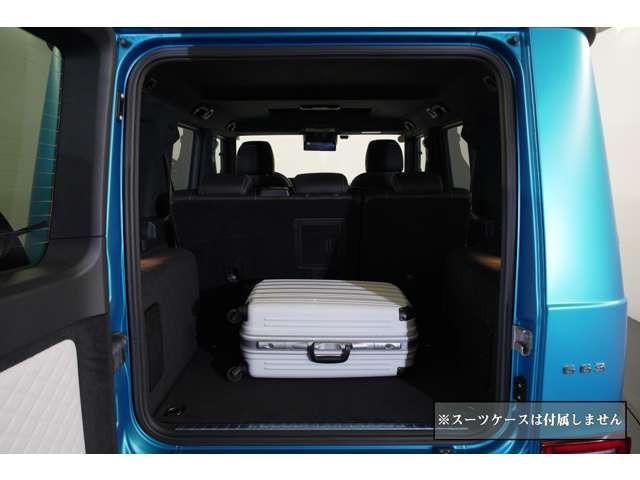 �g�����N�ɂ̓X�[�c�P�[�X�͖ܘ_�̂��ƁA�S���t�o�b�N���������[�\�ȉ׎��e�ʂ��m�ۂ��Ă܂��B