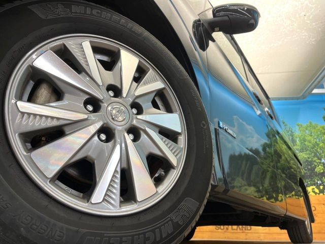 �y����15�C���`�A���~�z�C�[���z�O�ςɃ}�b�`���������A���~�z�C�[���𑕒����Ă���܂��B�e��ЊO�A���~�z�C�[����A�X�^�b�h���X�^�C�����戵�����Ă���܂��B���񂲑��k����������