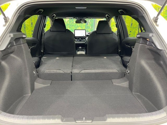 ���i�̂���������ʋ΁A���}���ɏ\���ȉ׎��X�y�[�X���m�ۂ��Ă���܂��B�Z�J���h�V�[�g��|���ƁA�傫�ȉו��̐ύڂ��\�ł���