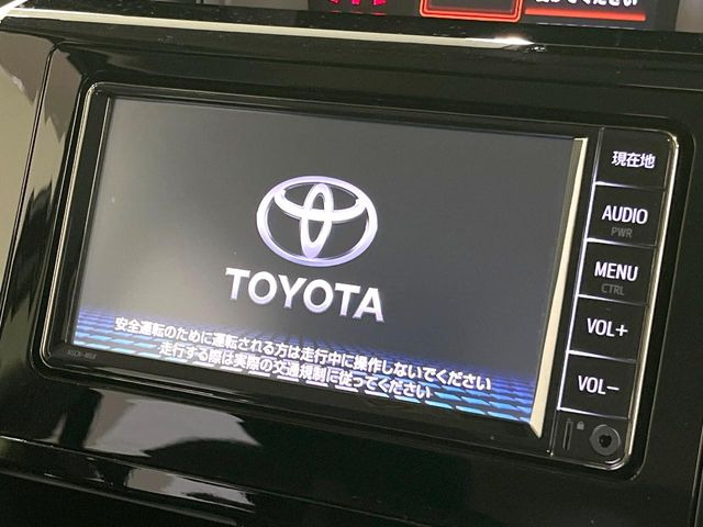 【純正ナビ】人気の純正ナビを装備しております。ナビの使いやすさはもちろん、オーディオ機能も充実!キャンプや旅行はもちろん、通勤や買い物など普段のドライブも楽しくなるはず♪