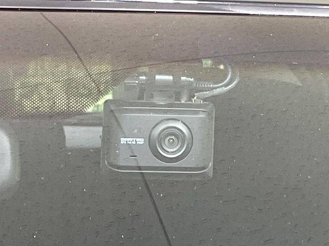 【ドライブレコーダー】ドライブレコーダー装備!走行中はもちろん、あおり運転や事故に遭遇した際、映像で記録し、万一のリスクに備えます。※記録用SDカードはお客様ご自身でご準備いただく必要があります。