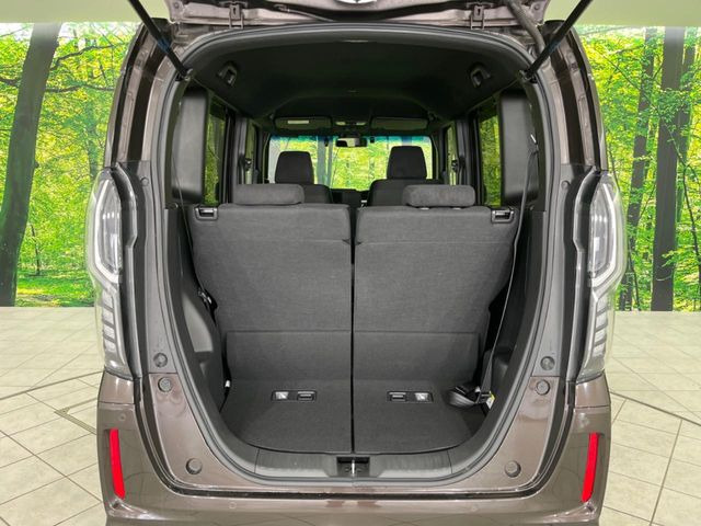 ���i�̂���������ʋ΁A���}���ɏ\���ȉ׎��X�y�[�X���m�ۂ��Ă���܂��B�Z�J���h�V�[�g��|���ƁA�傫�ȉו��̐ύڂ��\�ł���