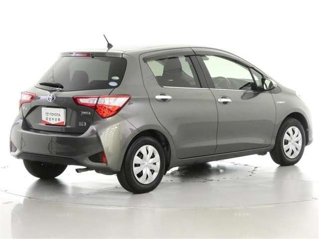 ヴィッツ1.5 ハイブリッド ジュエラ