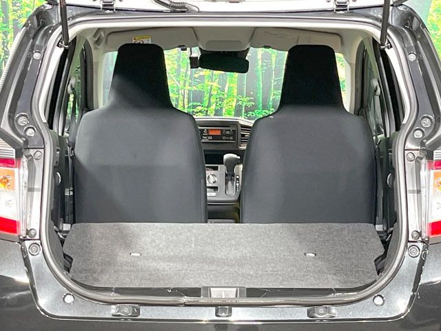 後席を格納すると、これだけの広さが!シーンに合わせたシートアレンジで、大きな荷物も積むことが出来ます♪