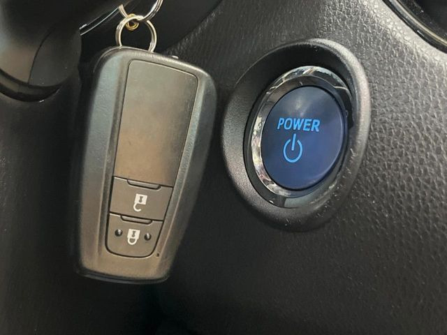 �y�X�}�[�g�L�[�z�J�o����|�P�b�g�ɓ��ꂽ�܂܂ł��h�A�̎{���E�������\�ȃX�}�[�g�L�[�𑕔��B�G���W���̃I���E�I�t�����J�M�����o���K�v����������Ƃ��Ă��֗��ł���