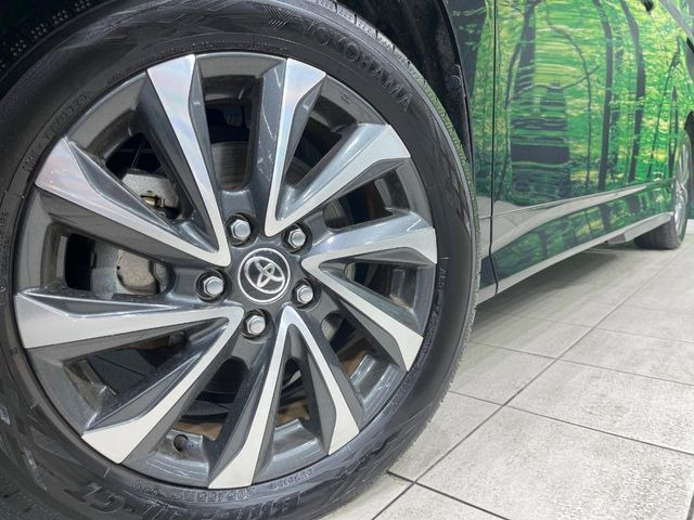 【純正17インチアルミホイール】外観にマッチした純正アルミホイールを装着しております。各種社外アルミホイールや、スタッドレスタイヤも取扱いしております。是非ご相談ください♪