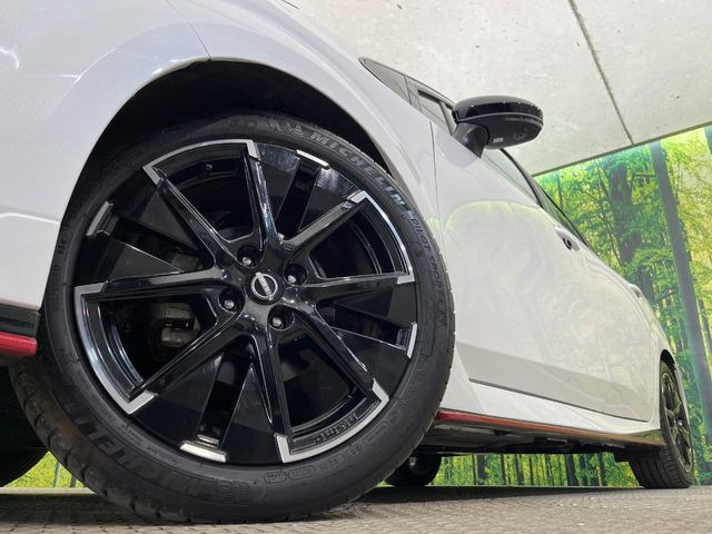 �y�O���[�h��p����17�C���`�A���~�z�C�[���z�f�U�C�����̍��������A���~�z�C�[���𑕒����Ă���܂��B�e��ЊO�A���~�z�C�[����A�X�^�b�h���X�^�C�����戵�����Ă���܂��B���񂲑��k����������