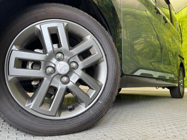 �y����15�C���`�A���~�z�C�[���z�O�ςɃ}�b�`���������A���~�z�C�[���𑕒����Ă���܂��B�e��ЊO�A���~�z�C�[����A�X�^�b�h���X�^�C�����戵�����Ă���܂��B���񂲑��k����������