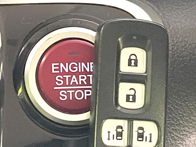 �yHonda�X�}�[�g�L�[�z�J�o����|�P�b�g�ɓ��ꂽ�܂܂ł��h�A�̎{���E�������\�ȃX�}�[�g�L�[�𑕔��B�G���W���̃I���E�I�t�����J�M�����o���K�v����������Ƃ��Ă��֗��ł���