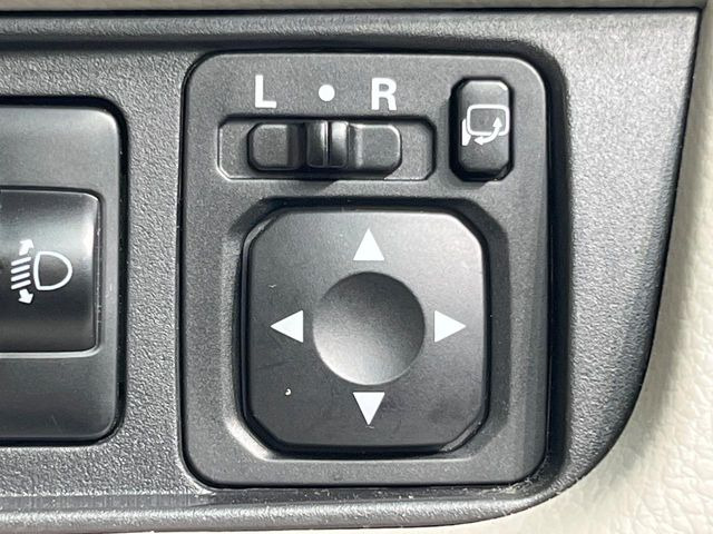 �y�d���i�[�~���[�z�T�C�h�~���[�͓d���i�[���ƂȂ��Ă���A�������ԏ�ł��L�Y�������X�N��}�����܂��B