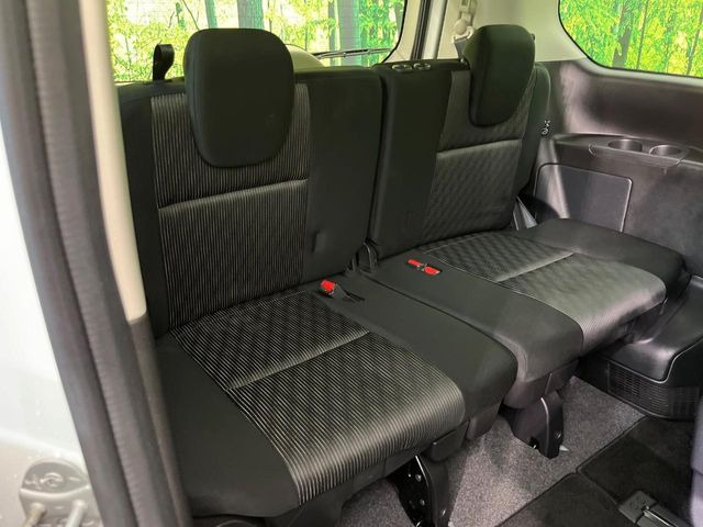 3列目シートはもちろん状態良好☆大人でもゆったりと座って頂けますので、大人数でのお出かけもラクラクです♪ご家族で、気の知れた仲間で、ドライブに行くのが楽しみですね♪