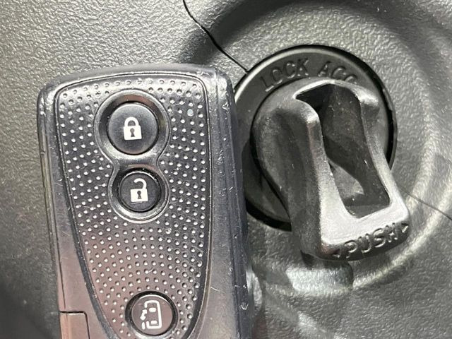 �y�L�[�t���[�V�X�e���z�J�o����|�P�b�g�ɓ��ꂽ�܂܂ł��h�A�̎{���E�������\�ȃX�}�[�g�L�[�𑕔��B�G���W���̃I���E�I�t�����J�M�����o���K�v����������Ƃ��Ă��֗��ł���