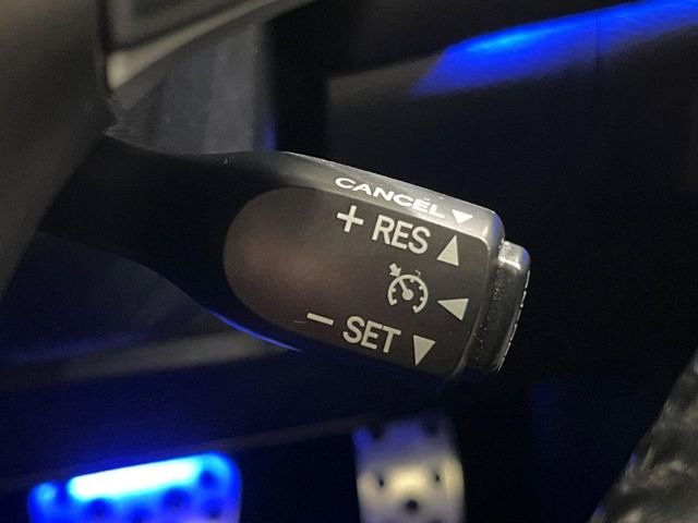 �y�N���[�Y�R���g���[���z�������H�����N���N���s�B�A�N�Z���𗣂��Ă���葬�x�ő��s���ł��A�������^�]���̕��S���y��!�����E�������ȒP�ȃX�C�b�`����Œ����ł��܂��B