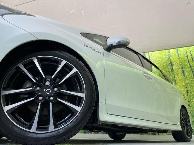 �y�O���[�h��p����18�C���`�A���~�z�C�[���z�f�U�C�����̍��������A���~�z�C�[���𑕒����Ă���܂��B�e��ЊO�A���~�z�C�[����A�X�^�b�h���X�^�C�����戵�����Ă���܂��B���񂲑��k����������