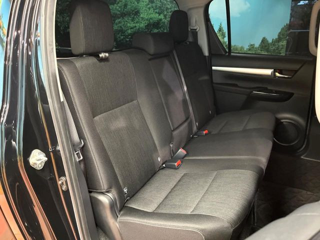 後部座席も気になるようなキズ・汚れやへたり等、大きなダメージはなく、良好な状態です。