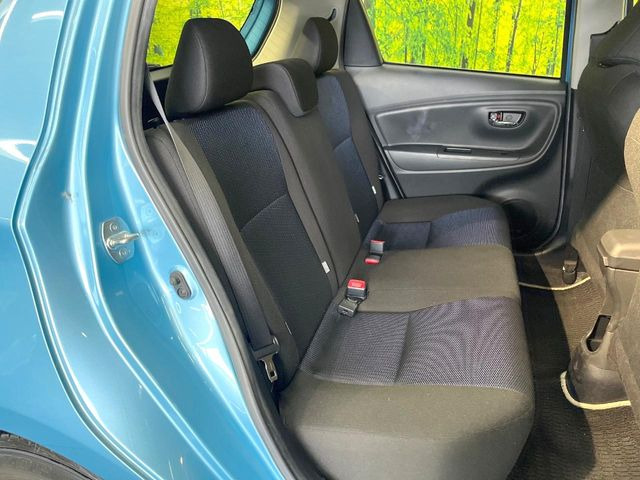 後部座席も気になるようなキズ・汚れやへたり等、大きなダメージはなく、良好な状態です。