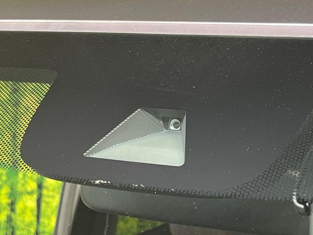 �y�z���_�Z���V���O�z���s���ɑO���̎ԗ�����F�����A�Փ˂������Ȏ��͌x��ƃu���[�L�ŏՓˉ���Ɣ�Q�y�����A�V�X�g�B�����S�Ƀh���C�u�����y���݂��������܂��B