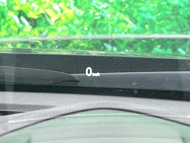 �y�w�b�h�A�b�v�f�B�X�v���C�z���݂̑��x�⑖�s�����f�W�^���\���ŉ^�]�ȑO���̃K���X�ɓ��e!�^�]���A�ڐ������炳���K�v�ȏ����m�F�ł���̂łƂ��Ă��֗��ň��S!