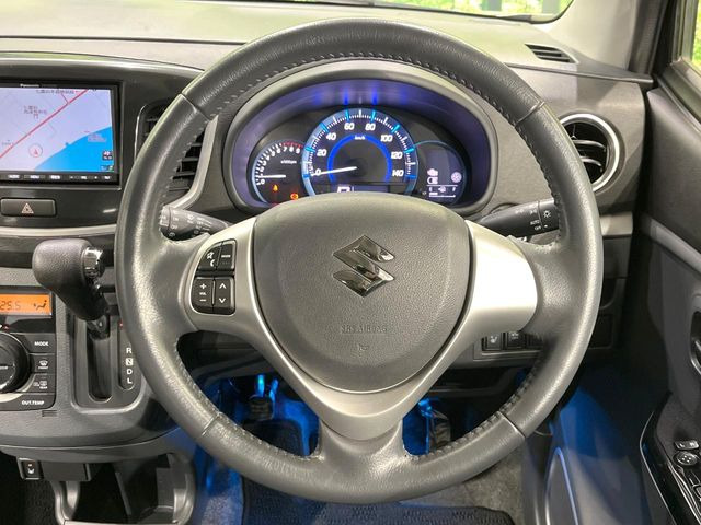 【ステアリングスイッチ】運転中、前方から目線をそらすことなく、オーディオ等の操作が可能な便利機能!安心&快適なドライブを演出してくれます♪