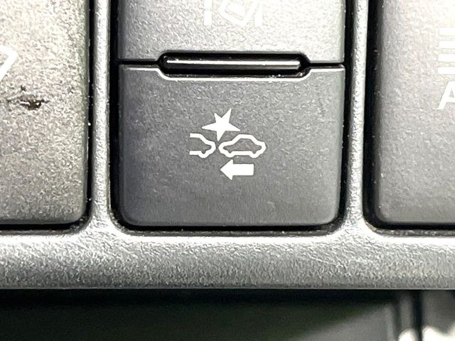 �y�g���^�Z�[�t�e�B�Z���X�z���s���ɑO���̎ԗ�����F�����A�Փ˂������Ȏ��͌x��ƃu���[�L�ŏՓˉ���Ɣ�Q�y�����A�V�X�g�B�����S�Ƀh���C�u�����y���݂��������܂��B