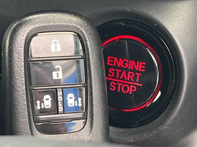 �yHonda�X�}�[�g�L�[�z�J�o����|�P�b�g�ɓ��ꂽ�܂܂ł��h�A�̎{���E�������\�ȃX�}�[�g�L�[�𑕔��B�G���W���̃I���E�I�t�����J�M�����o���K�v����������Ƃ��Ă��֗��ł���