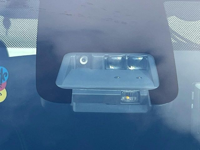 �y�g���^�Z�[�t�e�B�Z���X�z���s���ɑO���̎ԗ�����F�����A�Փ˂������Ȏ��͌x��ƃu���[�L�ŏՓˉ���Ɣ�Q�y�����A�V�X�g�B�����S�Ƀh���C�u�����y���݂��������܂��B