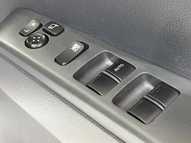 �y�d���i�[�~���[�z�T�C�h�~���[�͓d���i�[���ƂȂ��Ă���A�������ԏ�ł��L�Y�������X�N��}�����܂��B