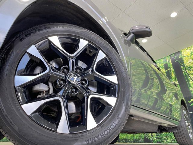 �y����18�C���`�A���~�z�C�[���z�O�ςɃ}�b�`���������A���~�z�C�[���𑕒����Ă���܂��B�e��ЊO�A���~�z�C�[����A�X�^�b�h���X�^�C�����戵�����Ă���܂��B���񂲑��k����������