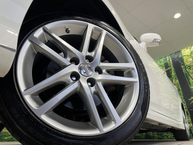 �y����18�C���`�A���~�z�C�[���z�O�ςɃ}�b�`���������A���~�z�C�[���𑕒����Ă���܂��B�e��ЊO�A���~�z�C�[����A�X�^�b�h���X�^�C�����戵�����Ă���܂��B���񂲑��k����������