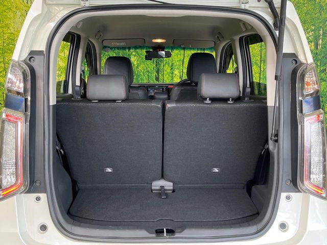 ���i�̂���������ʋ΁A���}���ɏ\���ȉ׎��X�y�[�X���m�ۂ��Ă���܂��B�Z�J���h�V�[�g��|���ƁA�傫�ȉו��̐ύڂ��\�ł���