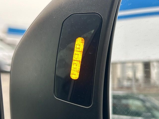 �y�����r�[�N���f�B�e�B�N�V�����z���s���A�h�A�~���[�̎��p�ɂȂ�₷���ӏ��Ɍ㑱�Ԃ��ڋ߂���ƃT�C�h�~���[�t�߂Ɍx����\���A�h���C�o�[�ɒ��ӊ��N�ƁA����̍ۂ̓n���h��������A�V�X�g�����܂��B