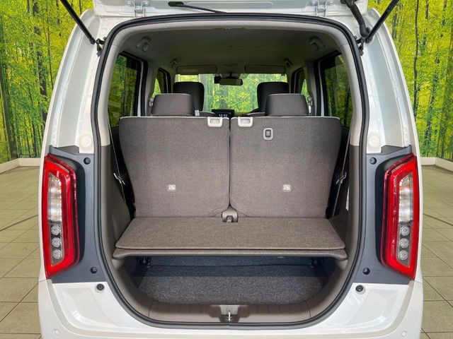 普段のお買い物や通勤、送迎等に十分な荷室スペースを確保しております。セカンドシートを倒すと、大きな荷物の積載も可能です♪