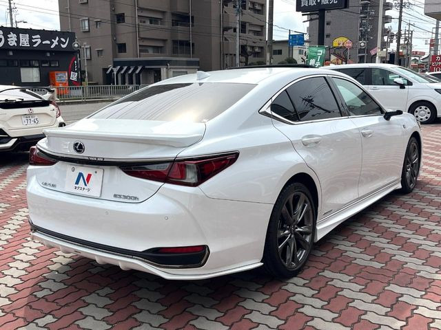 ☆全国のネクステージからお取り寄せが可能※!遠方の店舗に展示してあるクルマが気になる場合も、最寄りの店舗でご覧いただくことが可能です!是非私たちに要望をお聞かせください!※別途費用