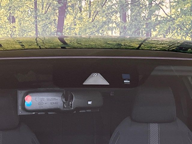 �y�z���_�Z���V���O�z���s���ɑO���̎ԗ�����F�����A�Փ˂������Ȏ��͌x��ƃu���[�L�ŏՓˉ���Ɣ�Q�y�����A�V�X�g�B�����S�Ƀh���C�u�����y���݂��������܂��B