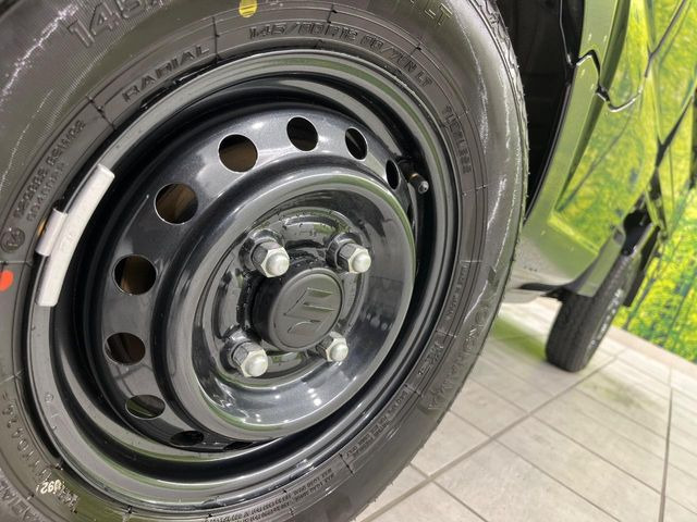 インテリアに合わせたデザインのステアリングは、運転される方のことも考え、運転しやすい形状、大きさです。是非一度、実際に触ってお確かめください。