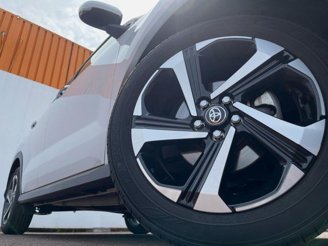 �y����17�C���`�A���~�z�C�[���z�O�ςɃ}�b�`���������A���~�z�C�[���𑕒����Ă���܂��B�e��ЊO�A���~�z�C�[����A�X�^�b�h���X�^�C�����戵�����Ă���܂��B���񂲑��k����������