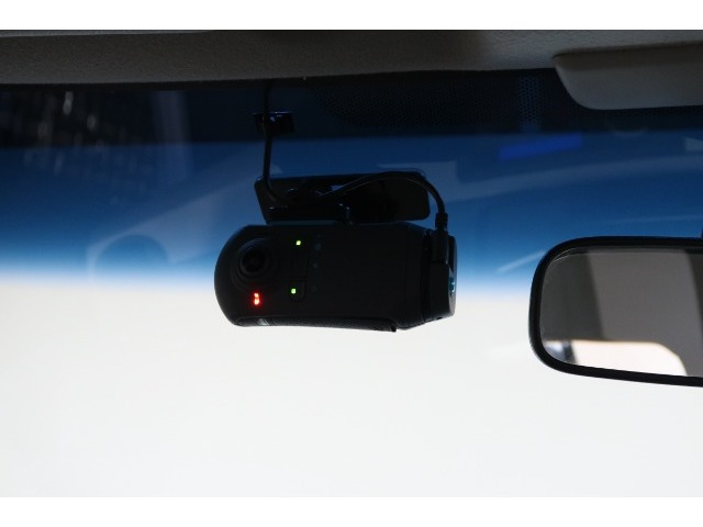 フリードハイブリッド1.5 プレミアムエディション