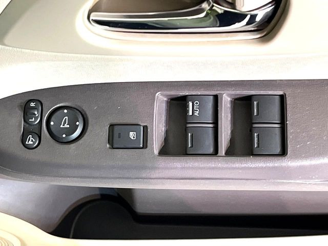 �y�d���i�[�~���[�z�T�C�h�~���[�͓d���i�[���ƂȂ��Ă���A�������ԏ�ł��L�Y�������X�N��}�����܂��B