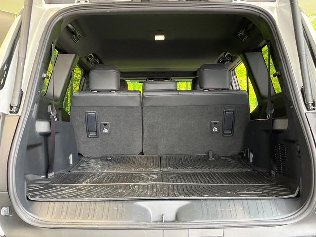 ���i�̂���������ʋ΁A���}���ɏ\���ȉ׎��X�y�[�X���m�ۂ��Ă���܂��B�Z�J���h�V�[�g��|���ƁA�傫�ȉו��̐ύڂ��\�ł���