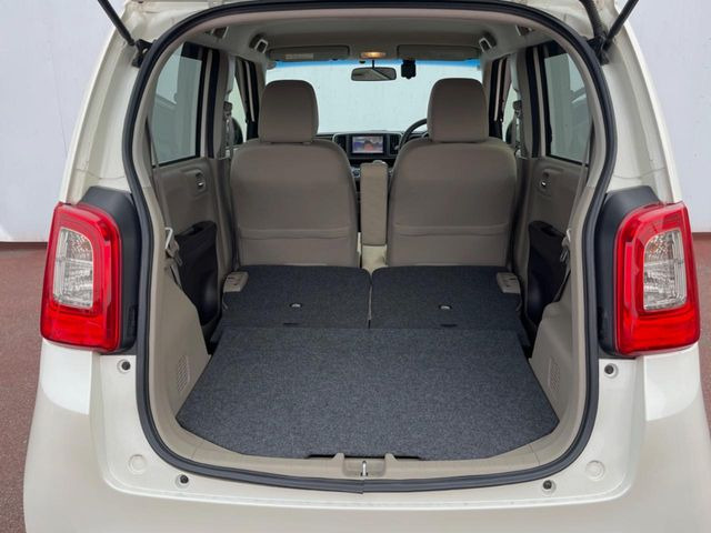 ���i�̂���������ʋ΁A���}���ɏ\���ȉ׎��X�y�[�X���m�ۂ��Ă���܂��B�Z�J���h�V�[�g��|���ƁA�傫�ȉו��̐ύڂ��\�ł���