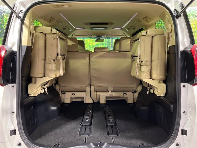 ���i�̂���������ʋ΁A���}���ɏ\���ȉ׎��X�y�[�X���m�ۂ��Ă���܂��B�Z�J���h�V�[�g��|���ƁA�傫�ȉו��̐ύڂ��\�ł���