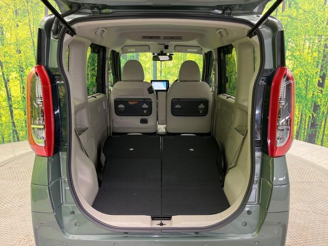 ���i�̂���������ʋ΁A���}���ɏ\���ȉ׎��X�y�[�X���m�ۂ��Ă���܂��B�Z�J���h�V�[�g��|���ƁA�傫�ȉו��̐ύڂ��\�ł���