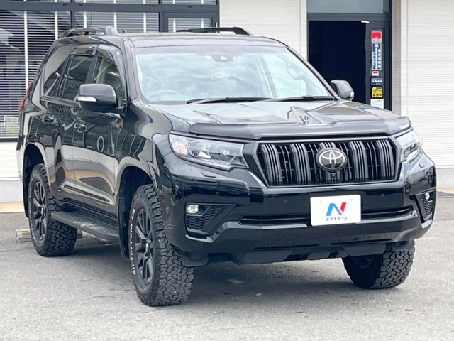 高透明度のガラス皮膜で撥水はもちろん、上質なツヤ・光沢を実現。紫外線や酸性雨から大切な愛車を保護し、色あせ・劣化を防止。「弾スプラッシュコート」、「弾プリミッサコート」からお選びいただけます。